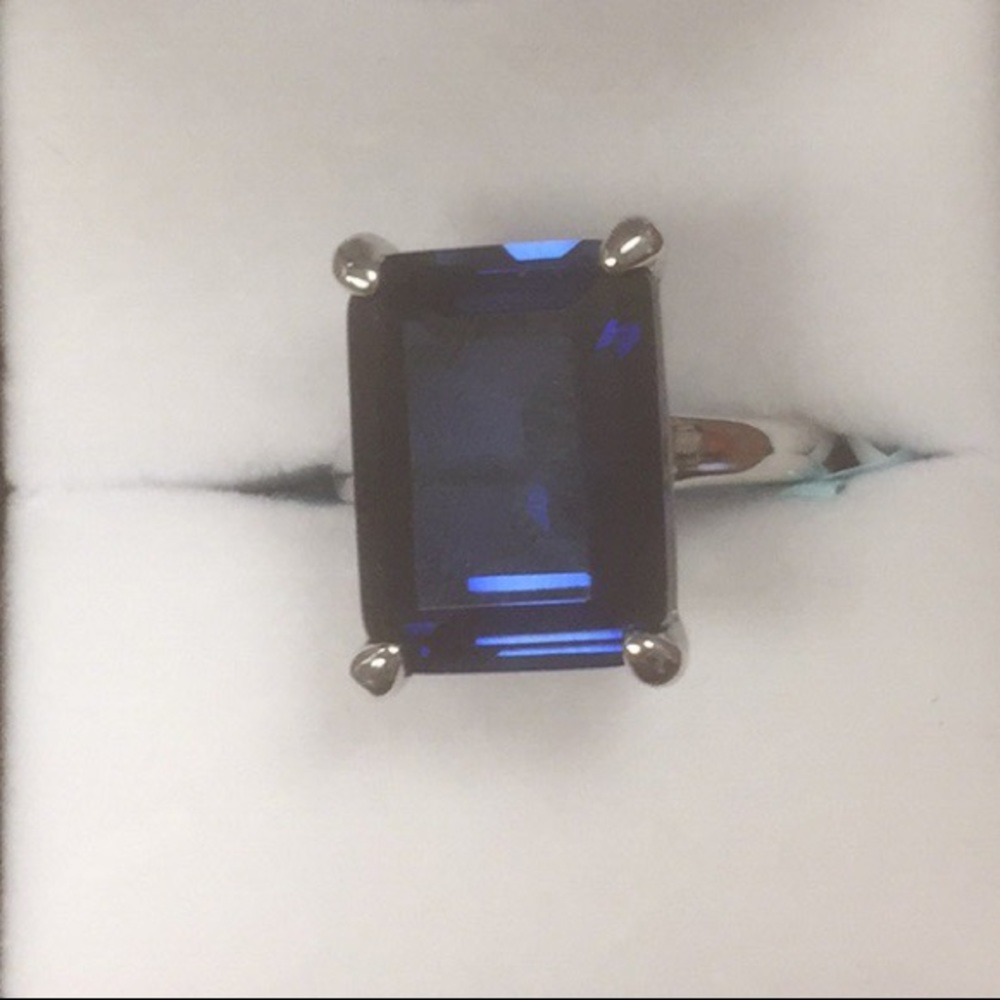 Blue Saphire SS Cocktail Ring (CTW 15.38)